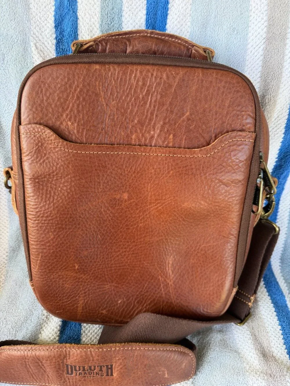 Duluth Trading Co. Crossbody/Sling Premium Leather Bag